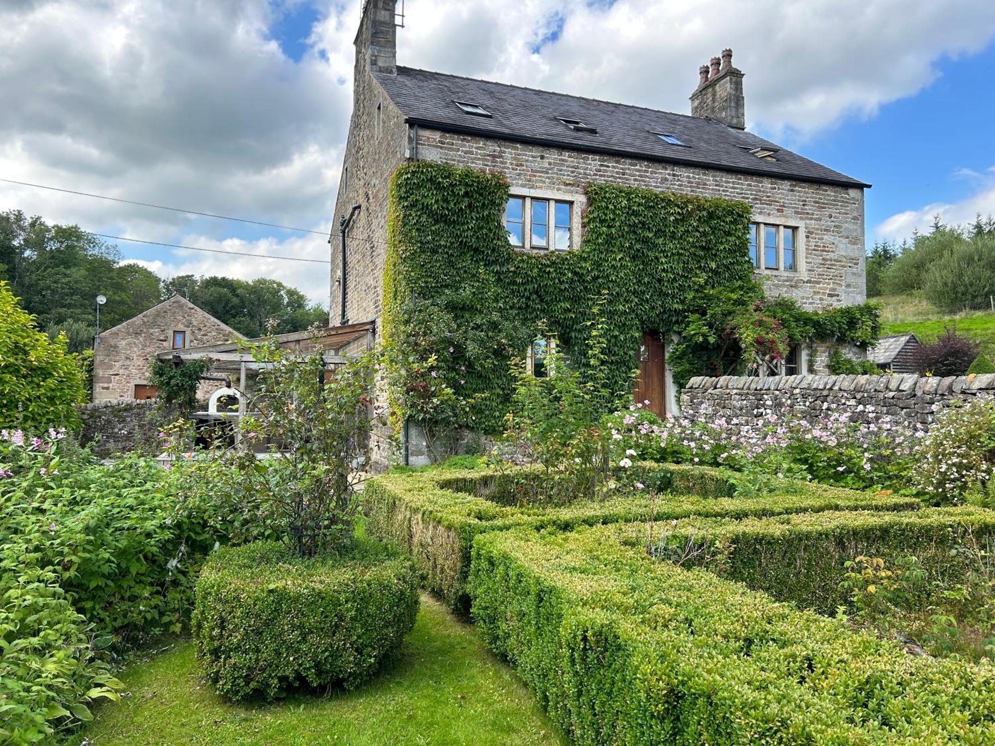 Large Country Farmhouse Waddington  Exterior photo