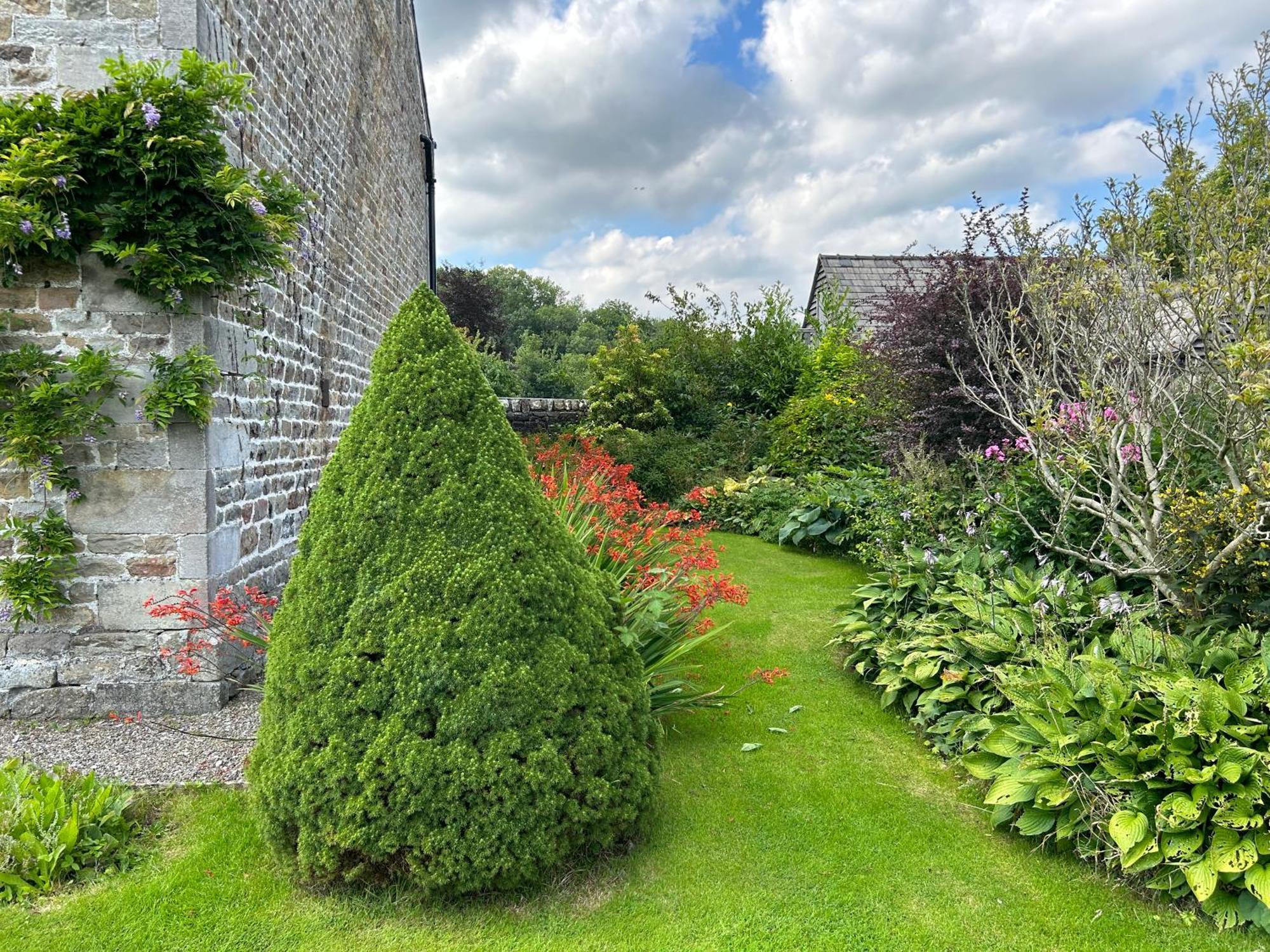 Large Country Farmhouse Waddington  Exterior photo